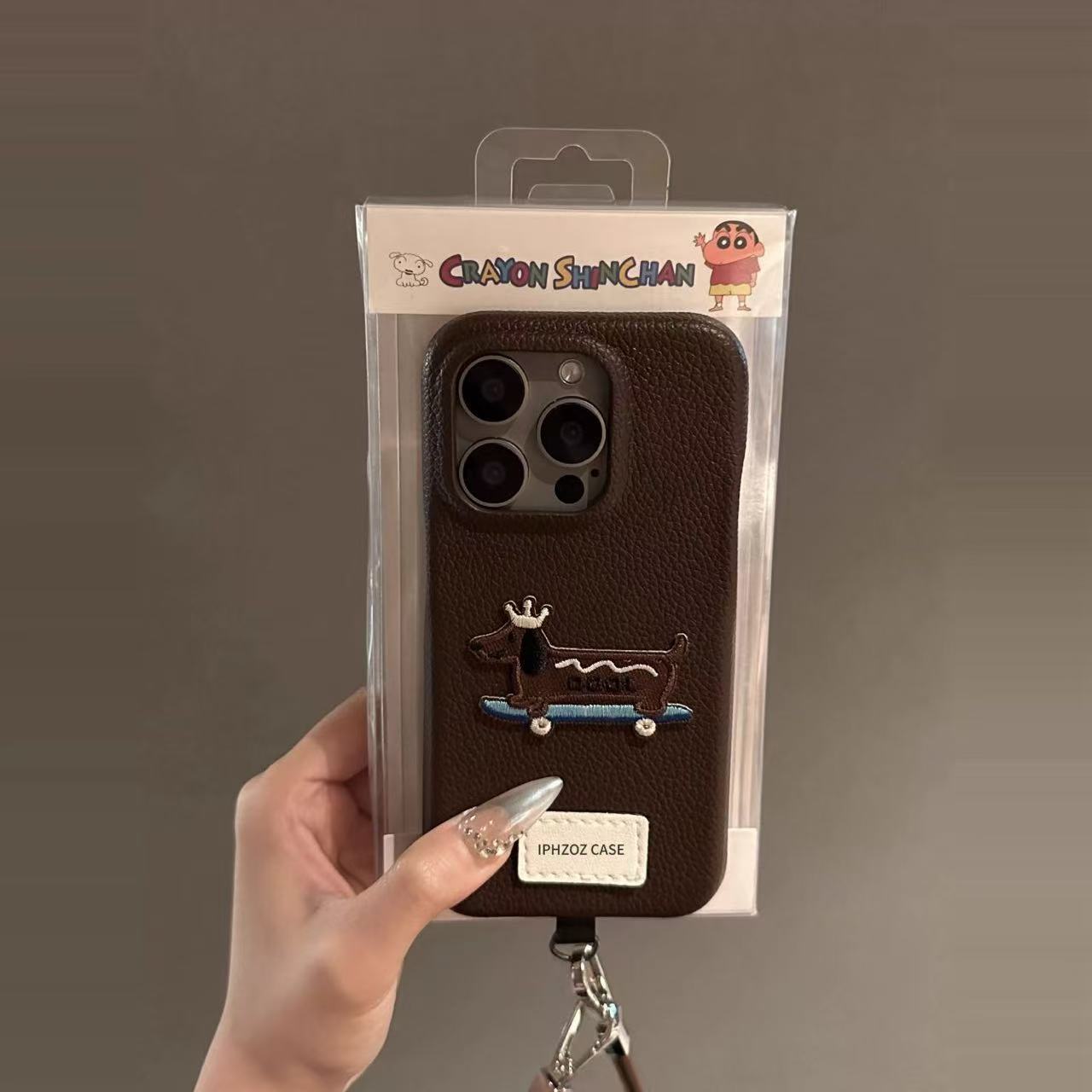 Perro de corona con bordado de cuero marrón sf