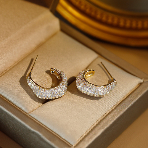 New simple earrings, fashionable and temperament, Moon Bay earrings for women, 18k gold plated zircon silver needle earrings wholesale