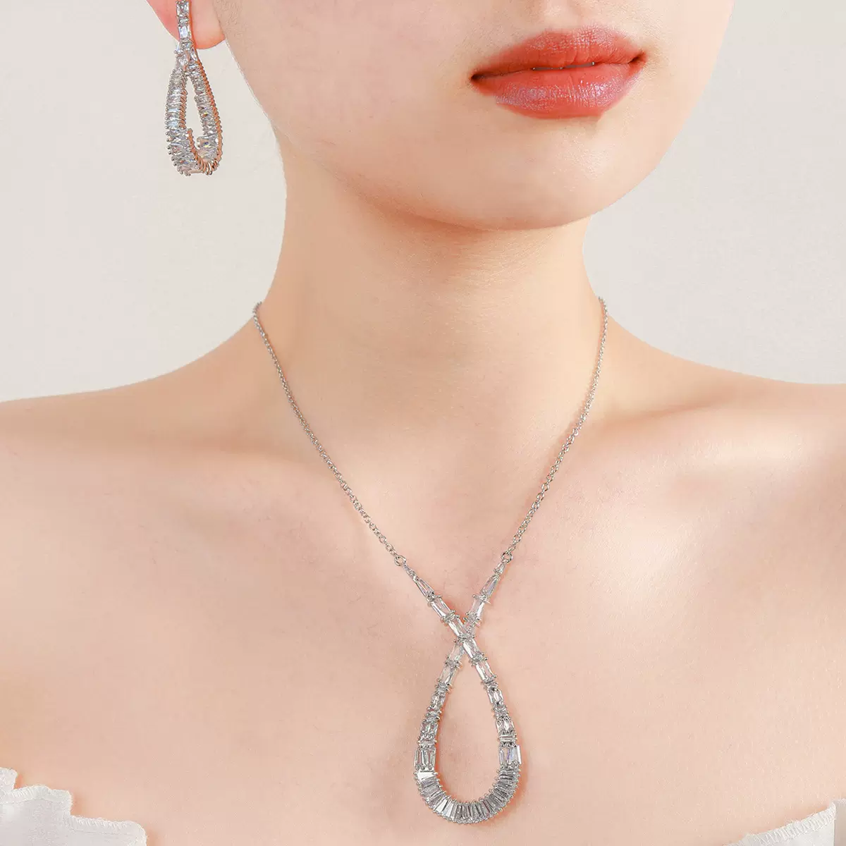 小众简约耳环高级感线条交叉环形耳饰满镶锆石精致气质项链套装女