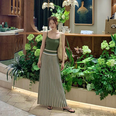 海边度假摩登条纹吊带连衣裙夏女2025新款气质轻熟小众不撞款裙子