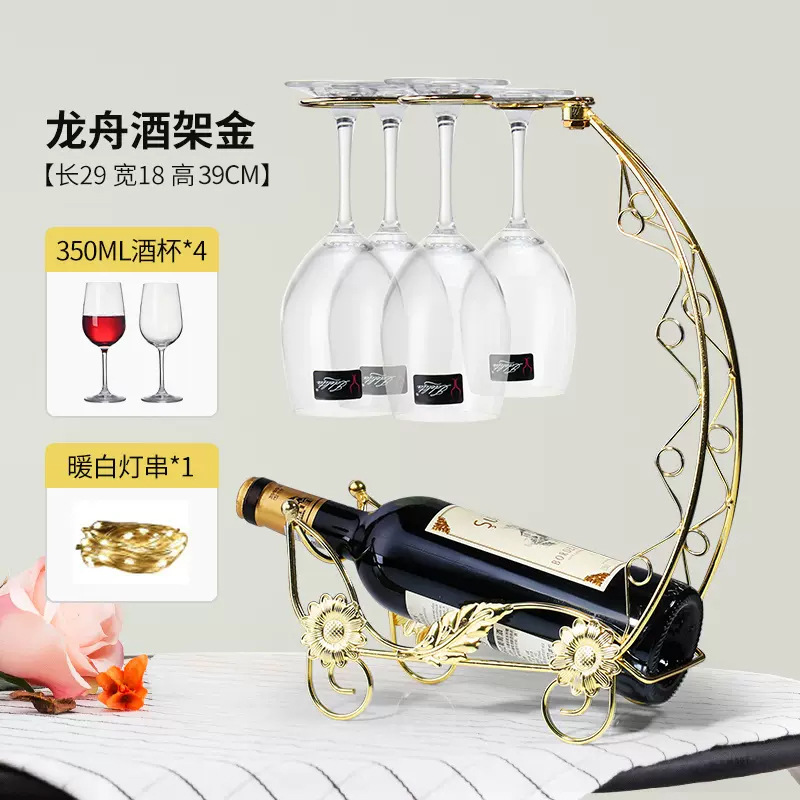 軽くて豪華な風の金色の酒の箱はワインの棚を飾ってワインの棚のワインの杯の棚を並べます。|undefined