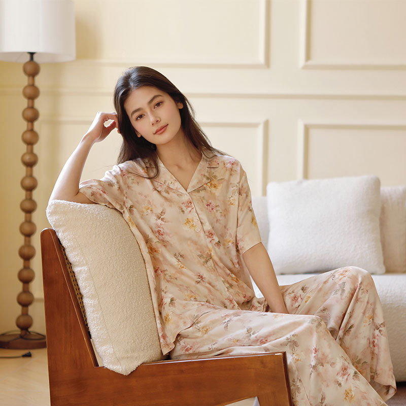 Spring Style Women's All-Season Rayon Satin Romantic Desert Rose Print Lapel Pajama Set Loungewear Spring Style Women's All-Season Rayon Satin Romantic Desert Rose Print Lapel Pajama Set Loungewear
