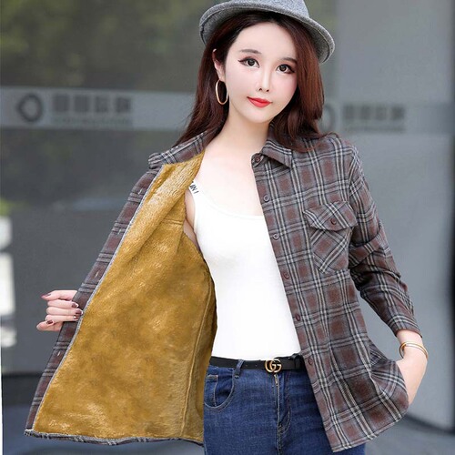 Autumn and winter new fleece-lined, thickened, turn-down collar plaid shirt for women—loose-fitting, casual, warm, slimming, and stylish long-sleeved outerwear.