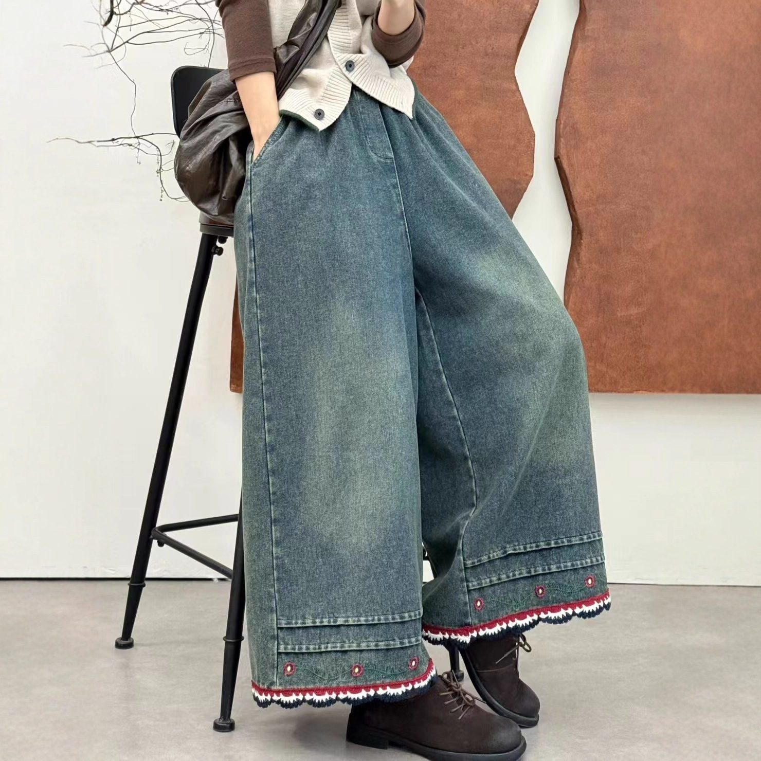 Brushed Jeans 2025 Winter New Style Forest Flower Embroider Lace Large Size Loose Wide Leg Pants for Women 521