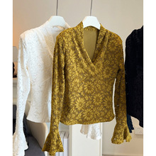 法式气质性感V领喇叭袖加绒加厚蕾丝衫女秋冬百搭修身内搭打底衫