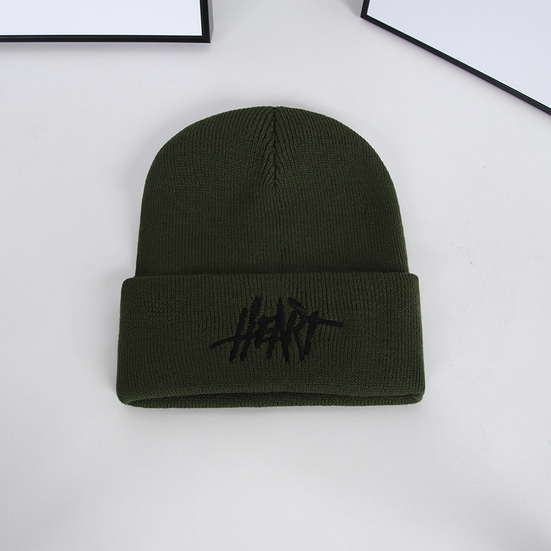 Cappello lavorato a maglia con ricamo lettera di moda Autunno e inverno per bambini Caldo e traspirante Cappello di lana nero versatile Cappello freddo da uomo_voghion.com