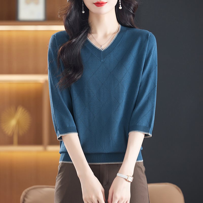 Early Autumn V-neck Seven-point Sleeve Top Women's 2024 Autumn New Mid-sleeve Knitted Shirt Mother's plus size Foreign-style Interior