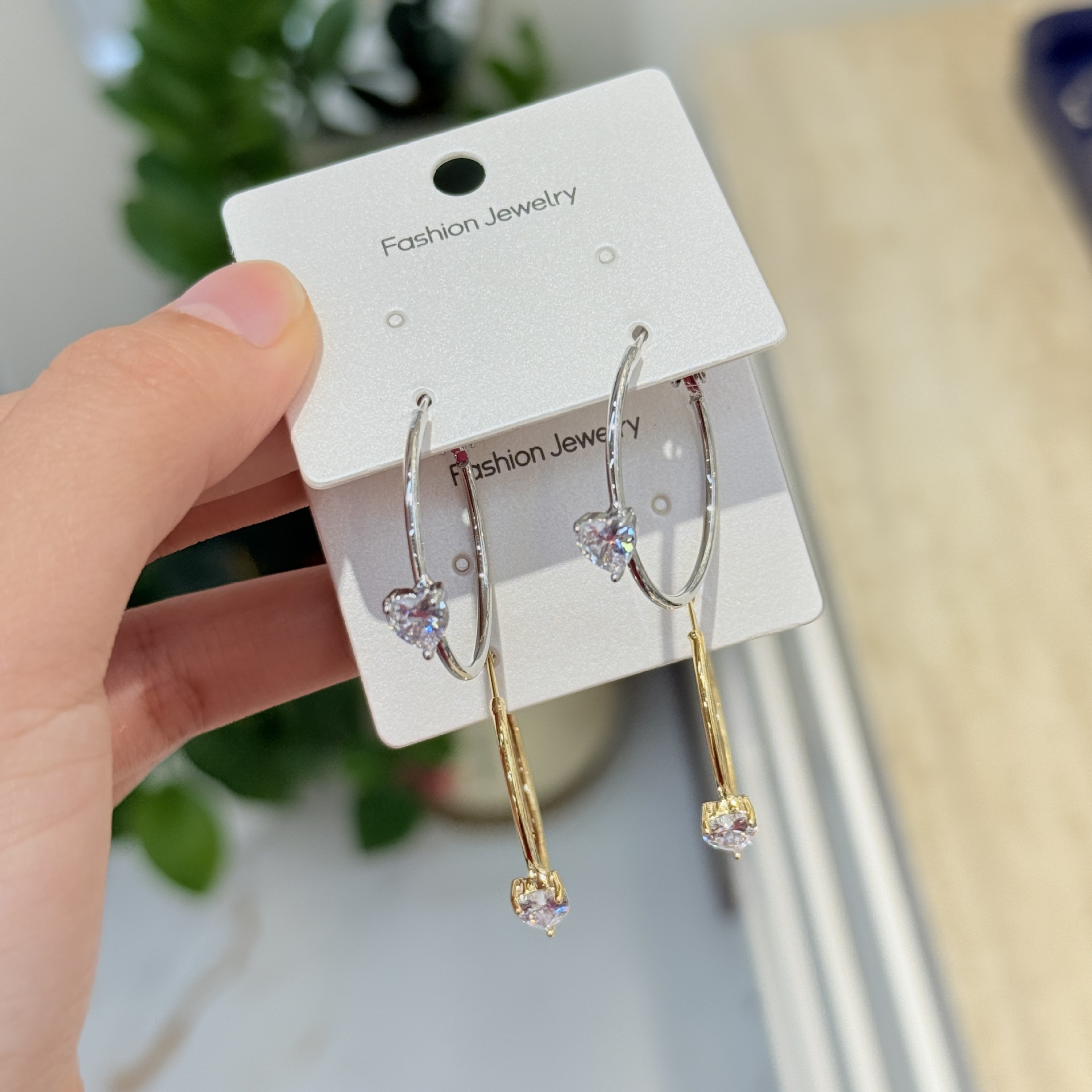 Fashionable and Cool Style Heart-Shaped Zircon Large Hoop Earrings for Women, Exquisite and Elegant Glossy Design, High-End Luxury Earrings Wholesale
