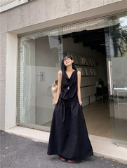 黒vネック袖なしベスト女性夏2025新型フランスカジュアル怠惰風ゆるい痩せた上着の外着