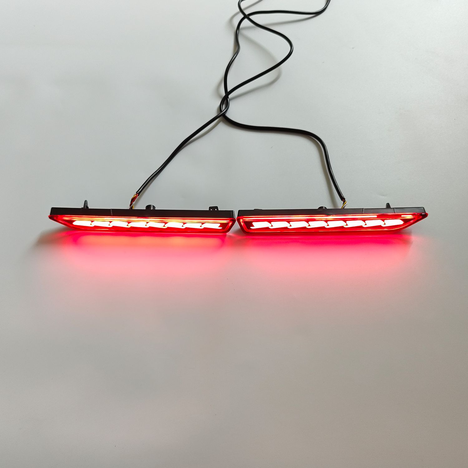 Suitable for Toyota RAV4, Rongfang, and Weilanda rear bumper lights, 2026 model RAV4 Weilanda brake lights, sequential plug-in type