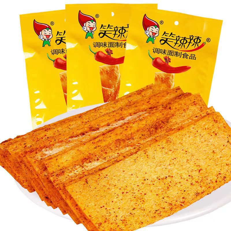 笑辣辣印度飞饼30g/袋香辣休闲食品童年怀旧零食手撕辣条辣片批发