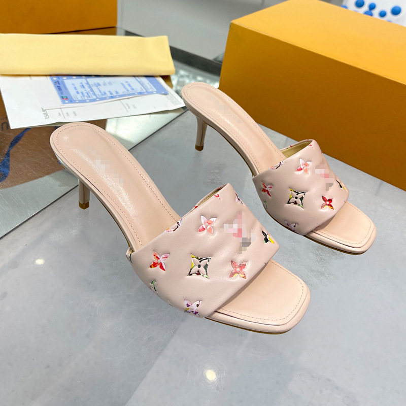 Sandalias casuales de moda europea y americana 2025 nuevas zapatillas de cuña en relieve de moda de cuero mujer playa transfronteriza 8,5 cm