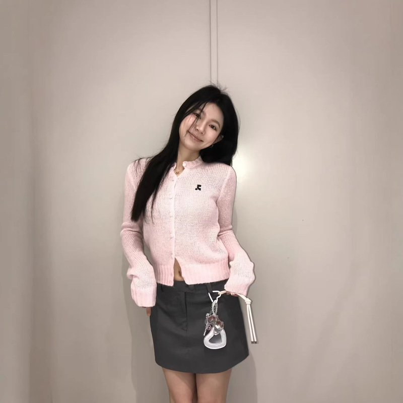 2026 Spring Korean Niche Fashion Brand Embroidered Knit Cardigan for Women, Slim Fit, Short Jacket with a Sense of Design 2026 Spring Korean Niche Fashion Brand Embroidered Knit Cardigan for Women, Slim Fit, Short Jacket with a Sense of Design