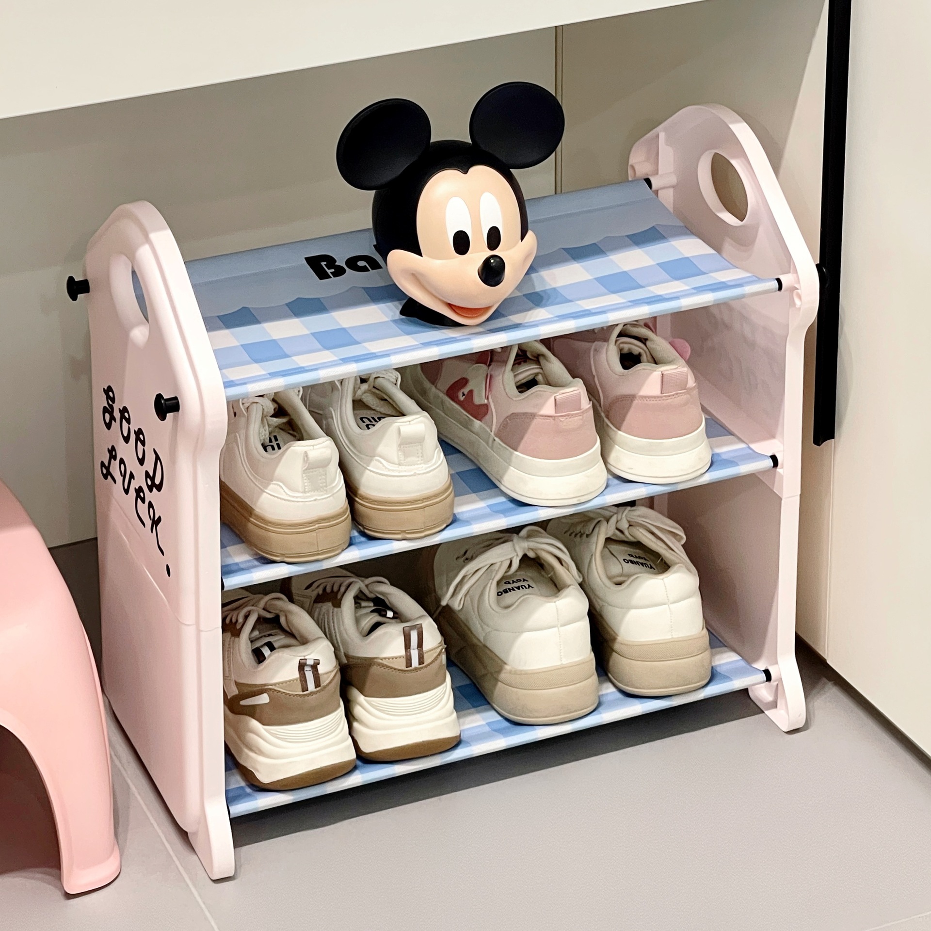 Casa dormitorio pequeño rack de zapatos puerta de alquiler simple almacenamiento rack a prueba de polvo multicapa con cortina de puerta gabinete de zapatos