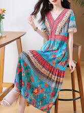 新款夏季年轻款棉绸连衣裙妈妈大摆深v外贸沙滩裙显瘦洋气长裙子