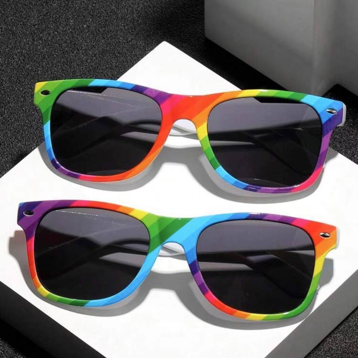 Pegatinas gafas de agujero de alfiler personalidad retrógrada clavos de arroz gafas de sol gafas de agujero de moda cool gafas de fiesta cuadrada