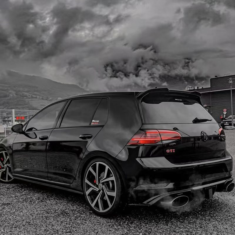 Suitable for modification of rear spoiler knife rear lip RS pilot light M3M4 high density lamp beads high quality F1 brake light