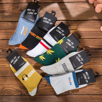 新款秋冬季男女士中筒运动袜子潮流时尚条纹字母学生长袜厂家批发
