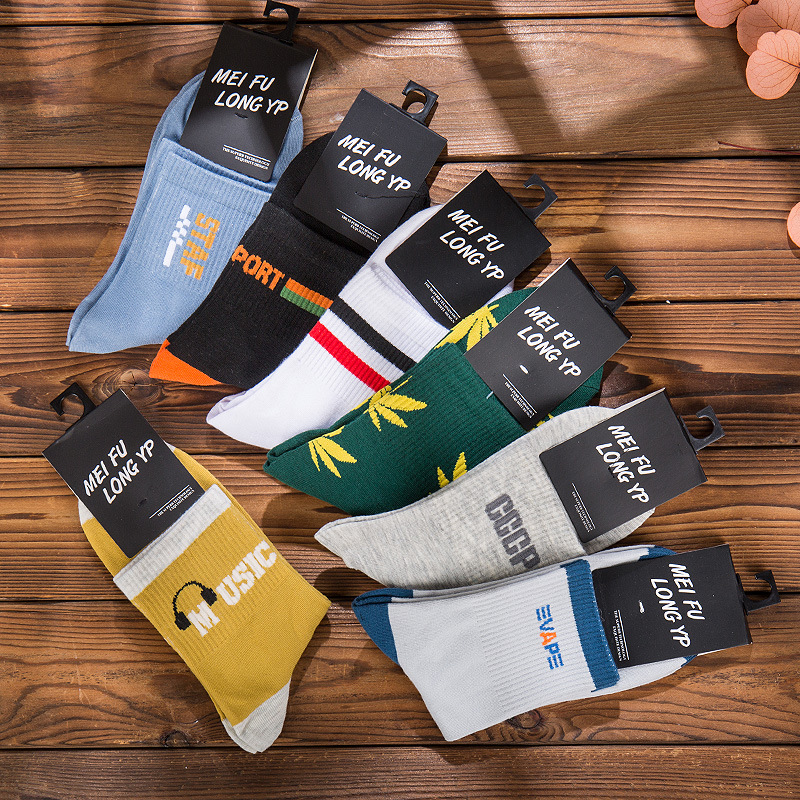 新款秋冬季男女士中筒运动袜子潮流时尚条纹字母学生长袜厂家批发