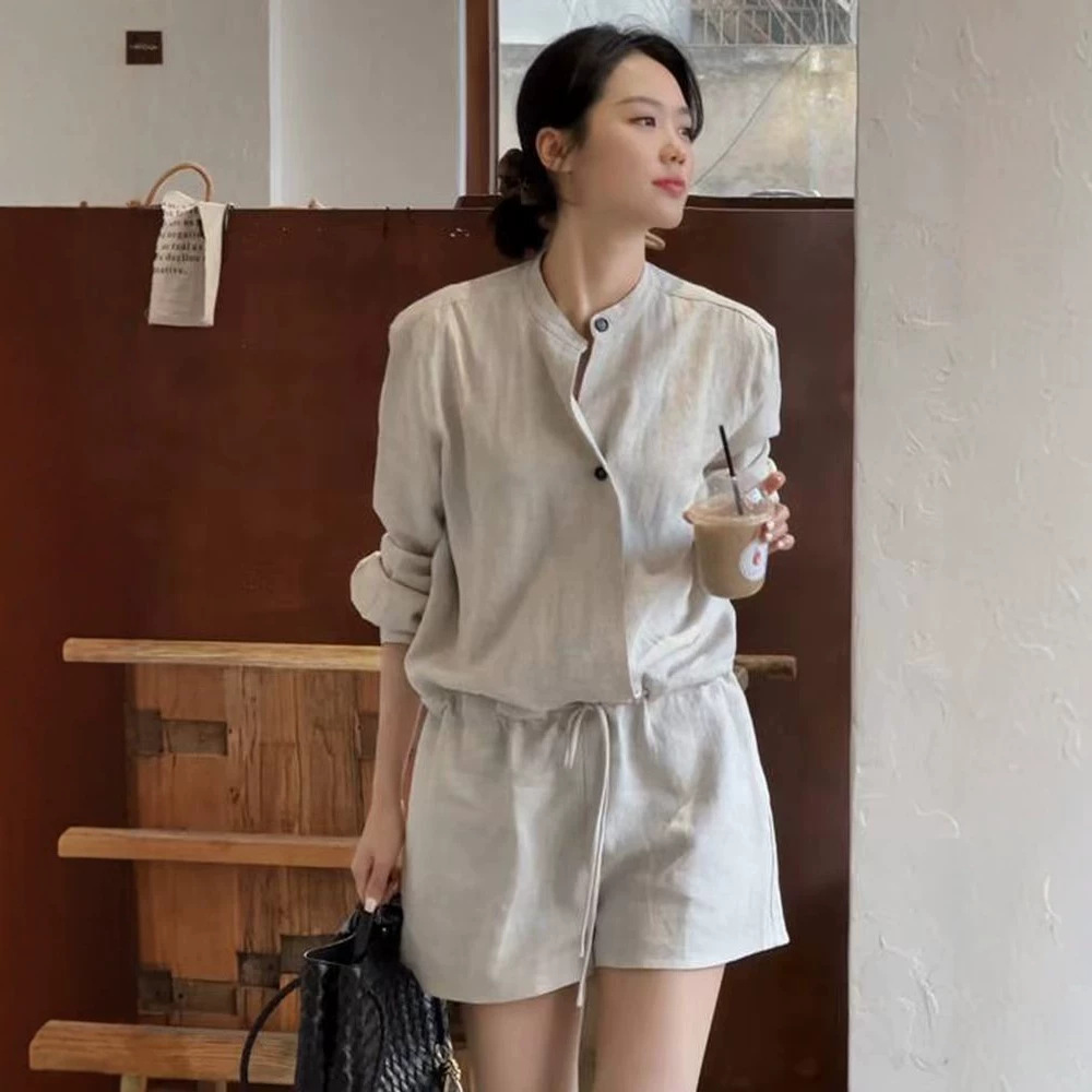Early summer chic outfit for petite women: elegant, sophisticated, and subtly luxurious Korean-style vintage gray fitted jumpsuit