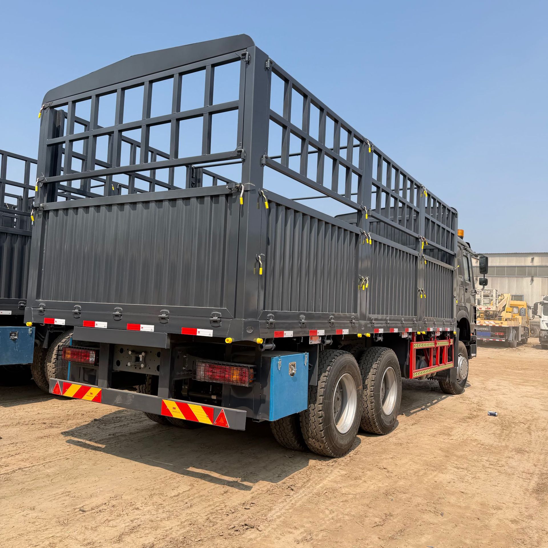 Exported to Africa: Howo Engineering Dump Truck, 6X4 Flatbed Truck, Front Four-Wheel Drive and Rear Eight-Wheel Drive Dump Truck