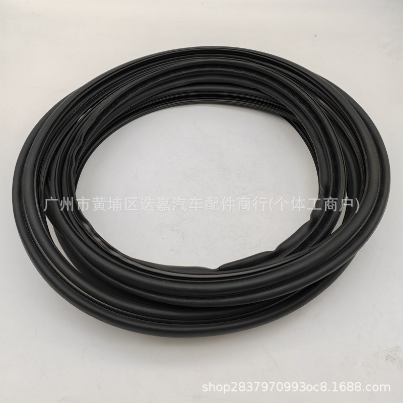 67881-60110 Is Suitable for Toyota Land Cruiser Lc100 Tailgate Sealing Rubber Strip 67881-60111