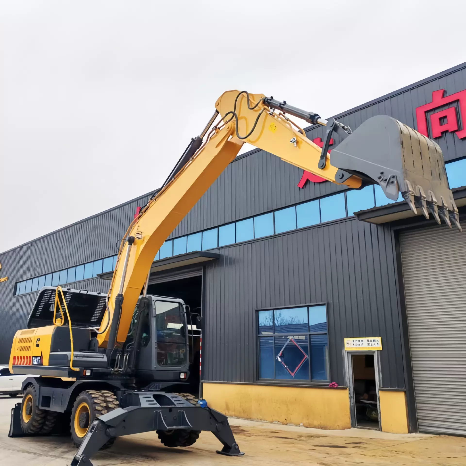 中大型轮式挖掘机 工程开荒挖掘破碎勾机轮胎抓木机 复杂地形可用