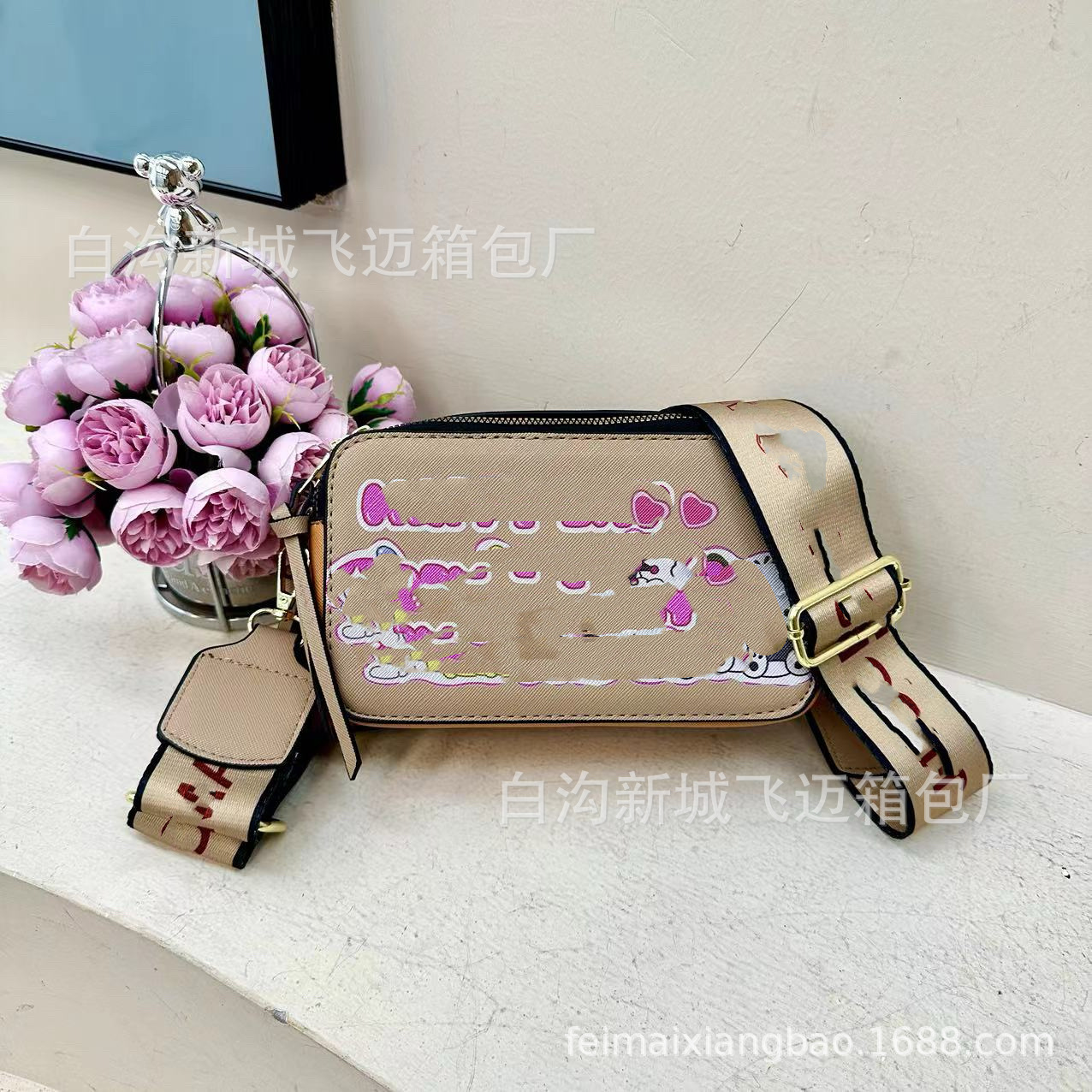 대외 무역 국경 간 작은 사각형 가방 2024 유럽과 미국의 새로운 패션 레저 통근 메신저 가방 인기 편지 어깨 가방 조수