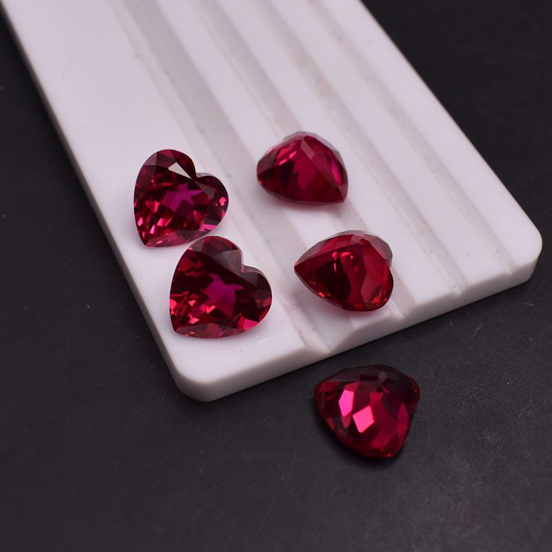 5A Natural Bottom Cut Worker Heart-shaped Ruby Bare Stone Color Heart-shaped Red Treasure Bare Stone Wuzhou Gem Jewelry Matching Stone