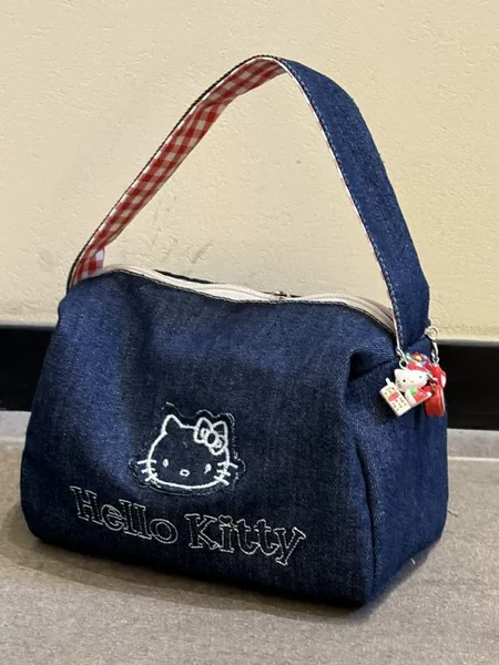 High-appearance cartoon cat portable makeup and toiletry bag, travel storage bag, large-capacity three-dimensional handbag for women