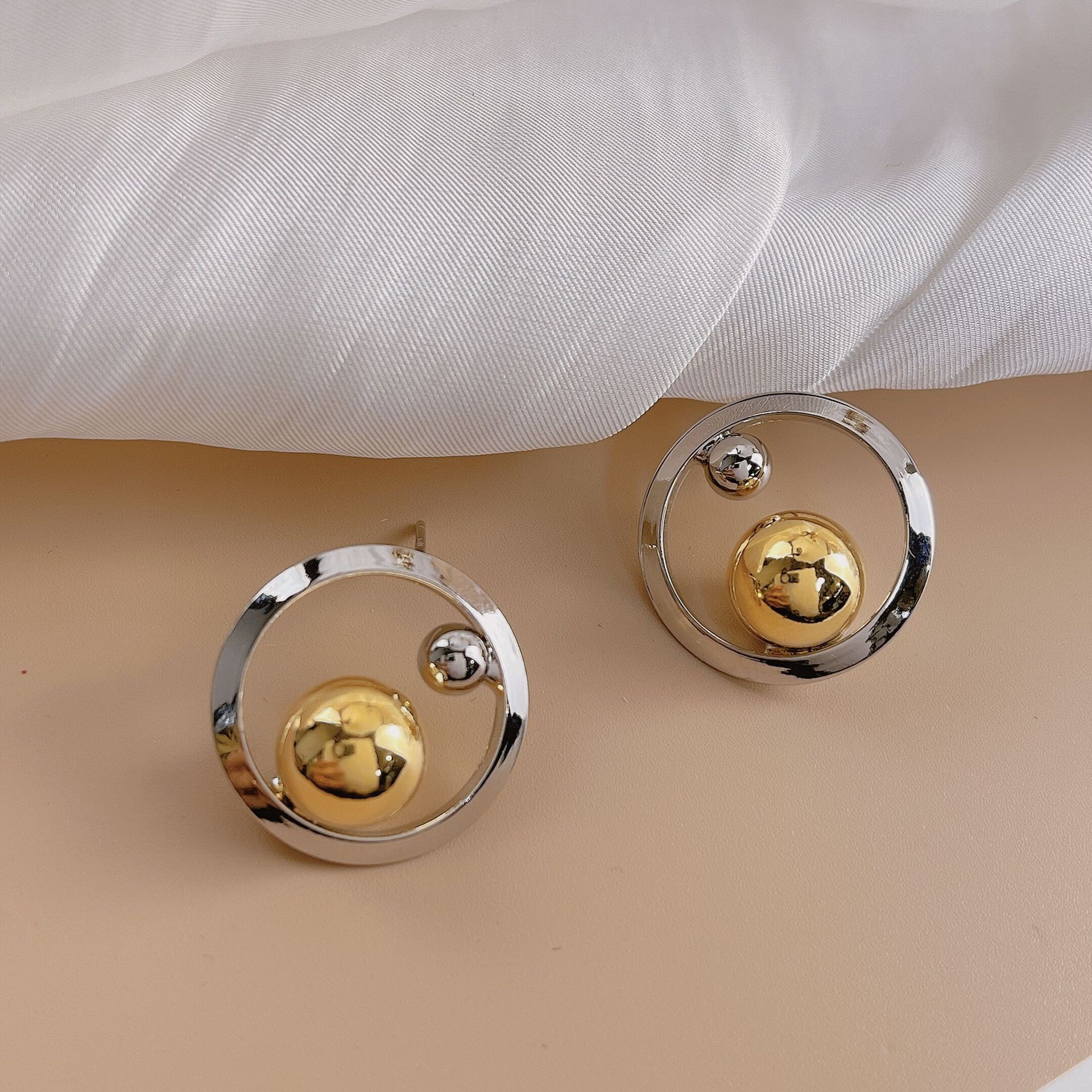 D2058 구리 비즈 라운드 귀걸이