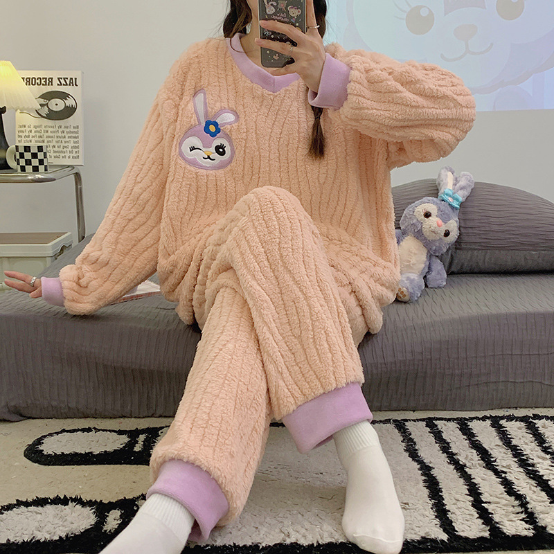Pijamas de dibujos animados al por mayor transfronterizos de mujeres otoño invierno manga larga cuello redondo con collar grueso bordado dulce cubierta de ropa casera casual