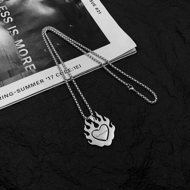 Collana da uomo con fiamma ardente, collana d'amore con fiamma ardente, nuova moda, in acciaio al titanio, con catena lunga, con cappuccio, decorazione a manica corta per le donne_voghion.com