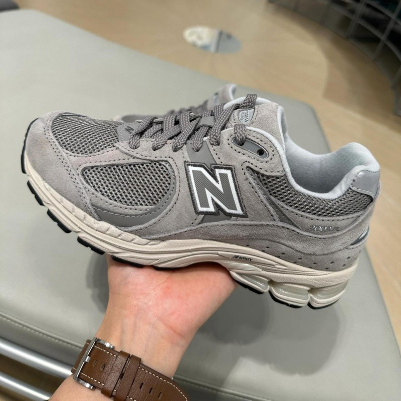 莆田靴ピュアオリジナル NB2002 クラシックオリジナルグレーレトロメンズとレディースシューズファッションお父さん靴カジュアルスポーツランニングシューズ|undefined