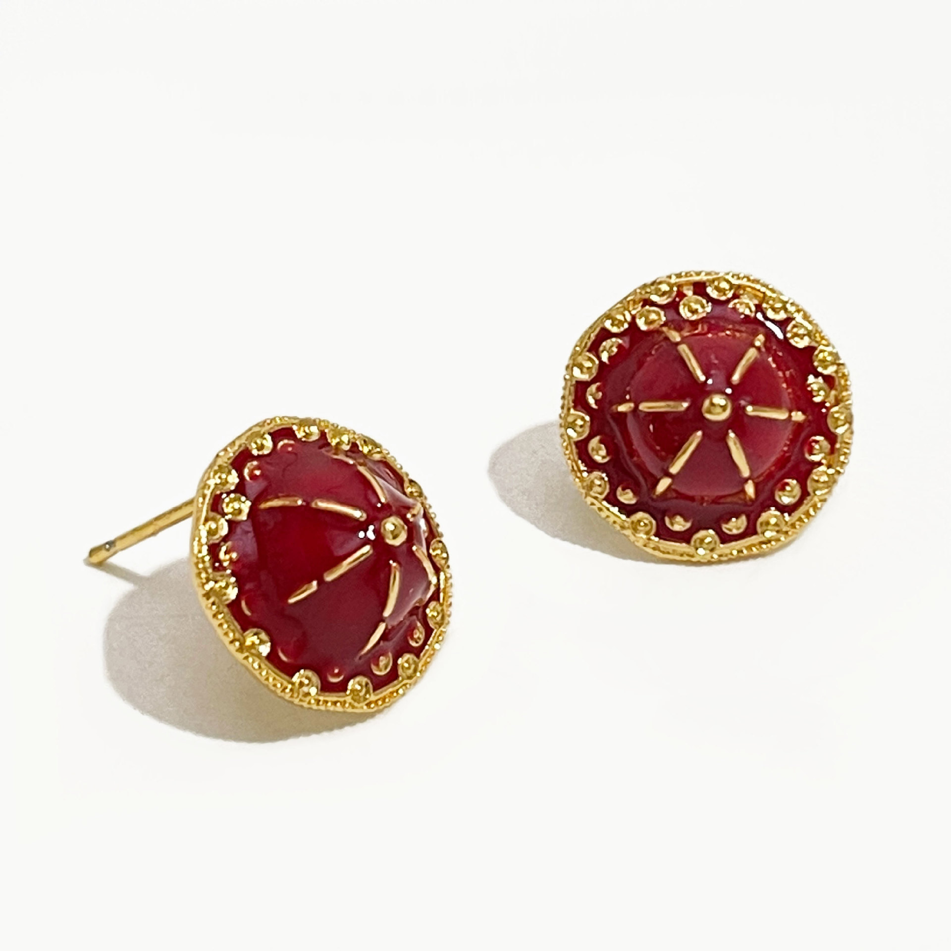 Simple Style Crown Copper Enamel Plating Ear Studs 1 Pair