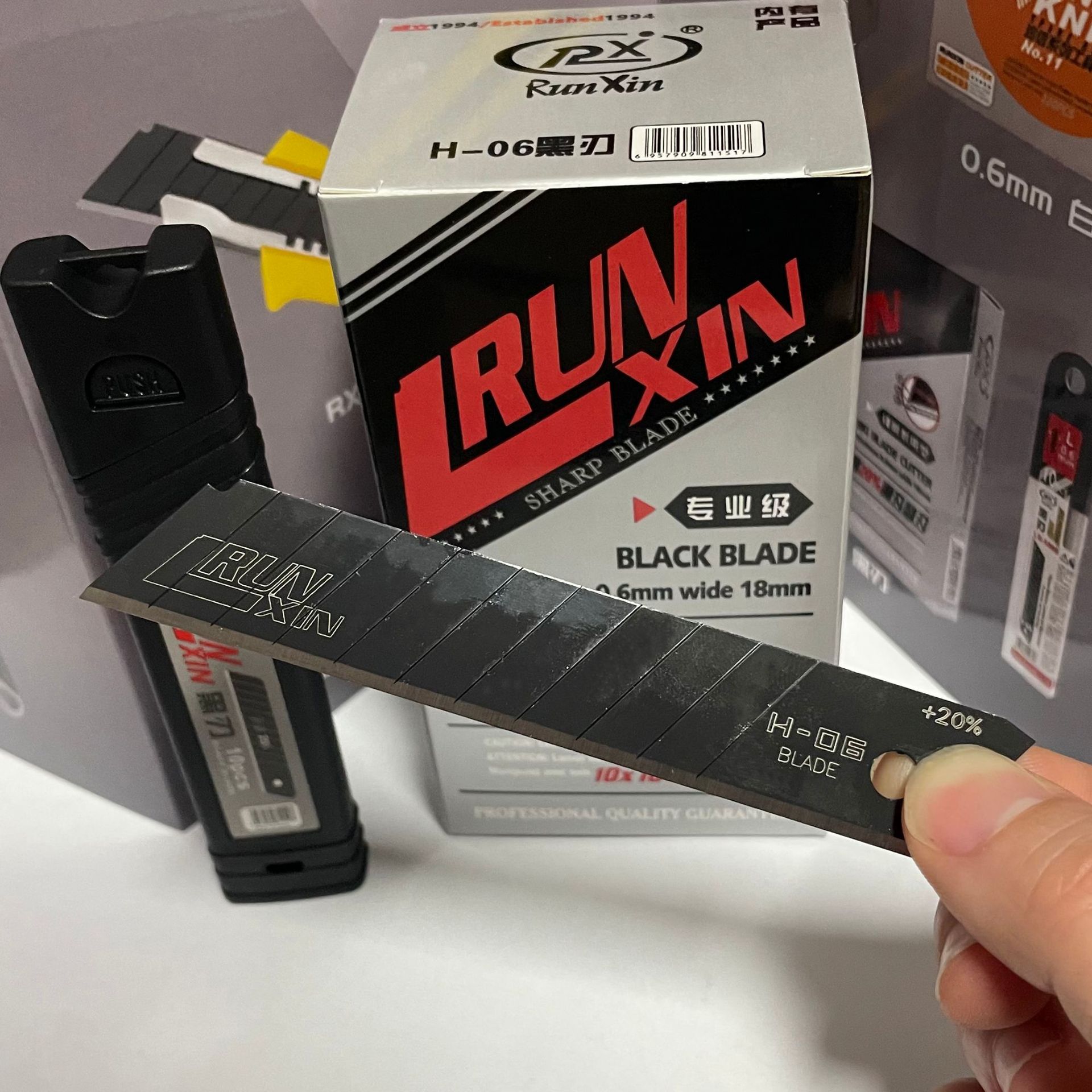 润信黑色替换美工刀刀片黑化美工刀片大号0.6mm加厚黑化锋利替刃