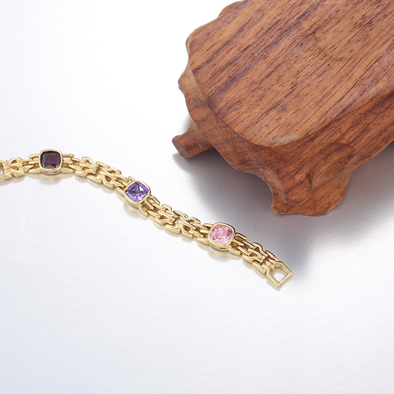 Xuping Europa y los Estados Unidos transfronterizos geometría cuadrada hueco pulsera de aleación de cobre chapado 14k color nicho personalidad joyería al por mayor mujeres