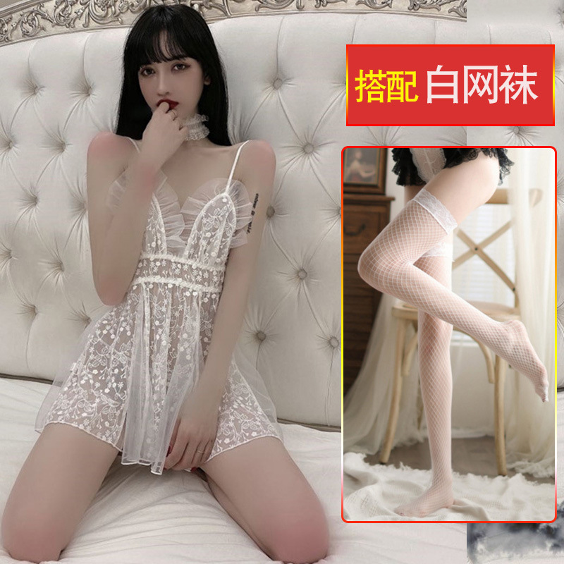 흰색 잠옷 + 흰색 망사 스타킹