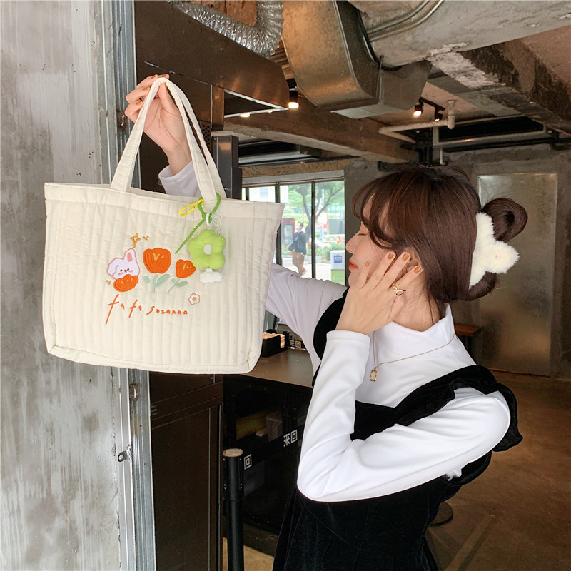 112291 Fresh and delicate quilted embroidered tote bag, a canvas bag for female students' classes, a simple and artistic shopping bag undefined