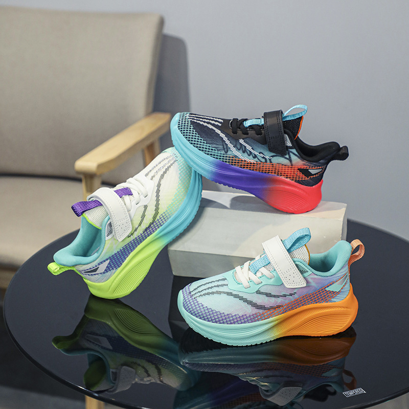 Zapatos infantiles para niños ventilados velcro zapatos deportivos de moda transfronteriza conejo rojo ocio nuevos zapatos para niños de mediano tamaño zapatos para correr