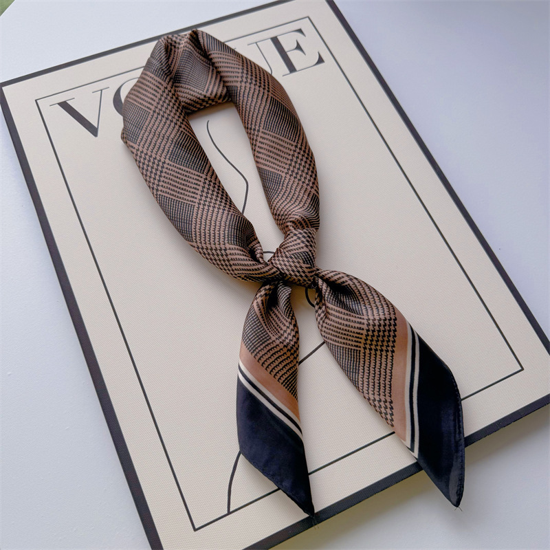 Primavera y verano nueva bufandas de impresión de letras de satén 70 × 70 bufandas de seda pequeñas bufandas cuadradas de alta calidad bufandas de estilo francés