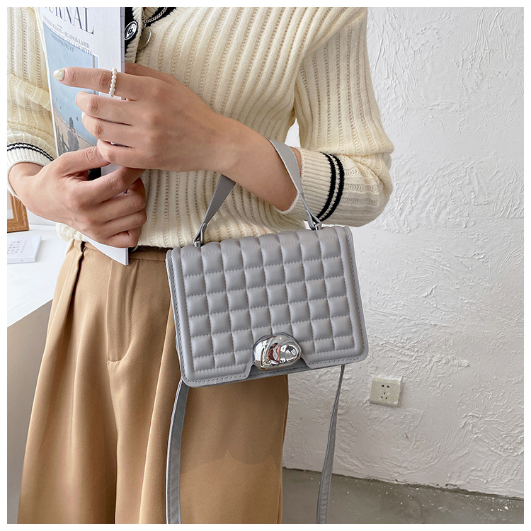 Retro Rhombus Solid Color Crossbody Small Square Bag Wholesale Nihaojewelry display picture 1