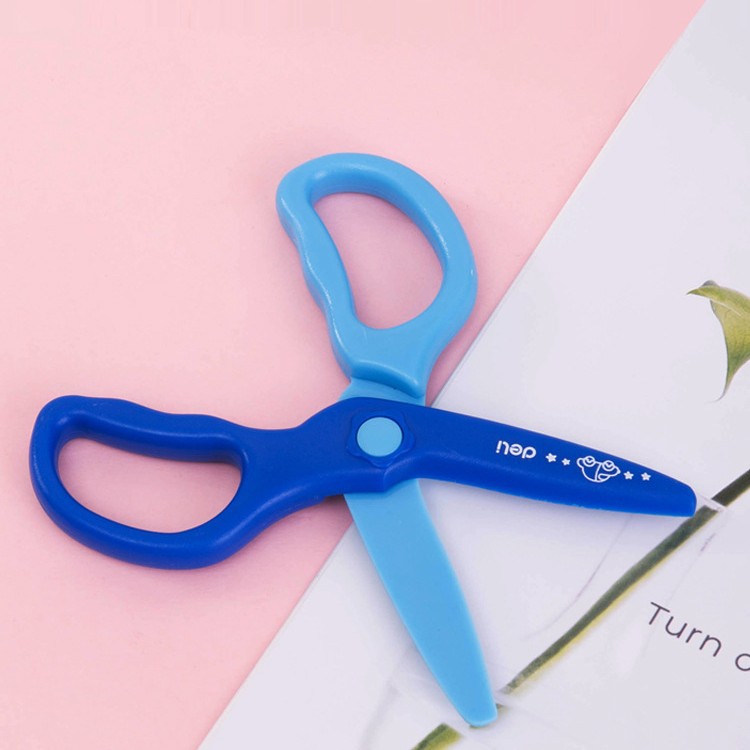 Tijeras de dibujos animados de Déli para estudiantes de primaria con niños cortar seguro artesanal lindo con cubierta de oficina al por mayor