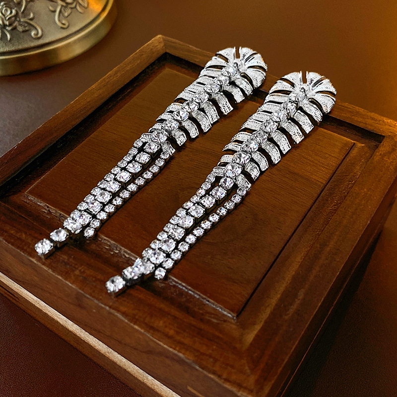 Elegant Leaf Alloy Tassel Plating Inlay Rhinestones Women's Drop Earrings display picture 5