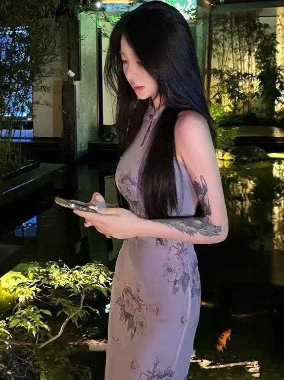 新しい中国風のプリント中空改良されたチャイナドレス女性のレトロな優しいスタイルのデザインニッチスリットスカート 2025 夏|undefined