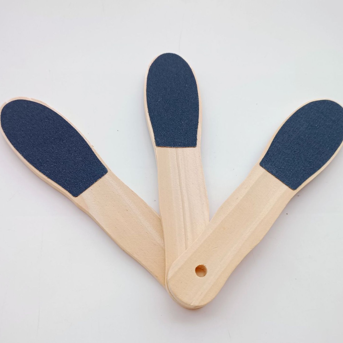 Fábrica directa mango de madera de doble cara papel de lija pie tabla de exfoliación pie de fricción pie archivos belleza al por mayor en stock