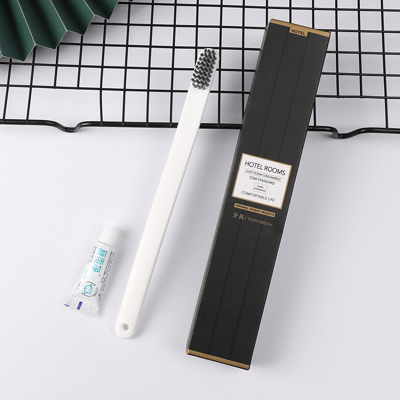 ホテルの洗面用品の卸売り民宿スリッパホテルの柔らかい毛の歯ブラシの使い捨ての歯具のシャンプーの入浴セット