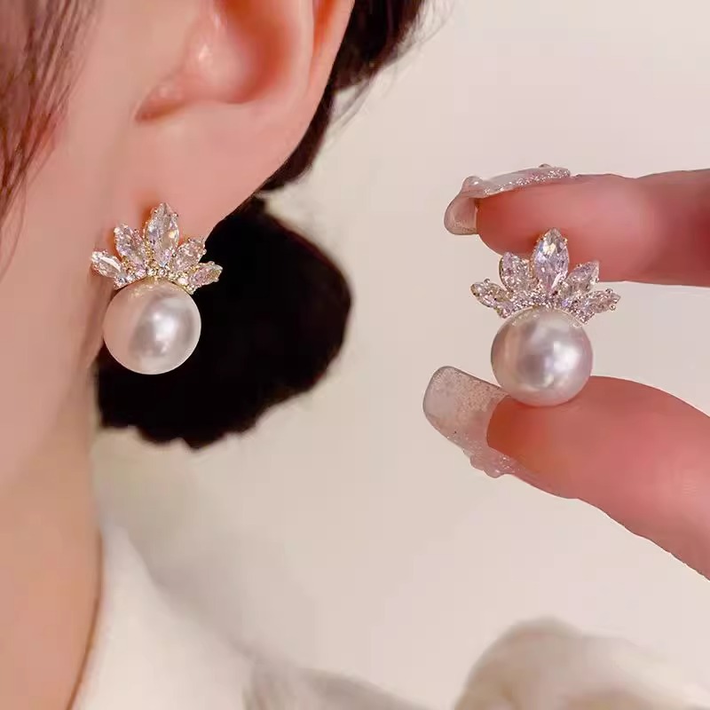 Pendientes de botón con perla y circonita para mujer elegantes_voghion.com