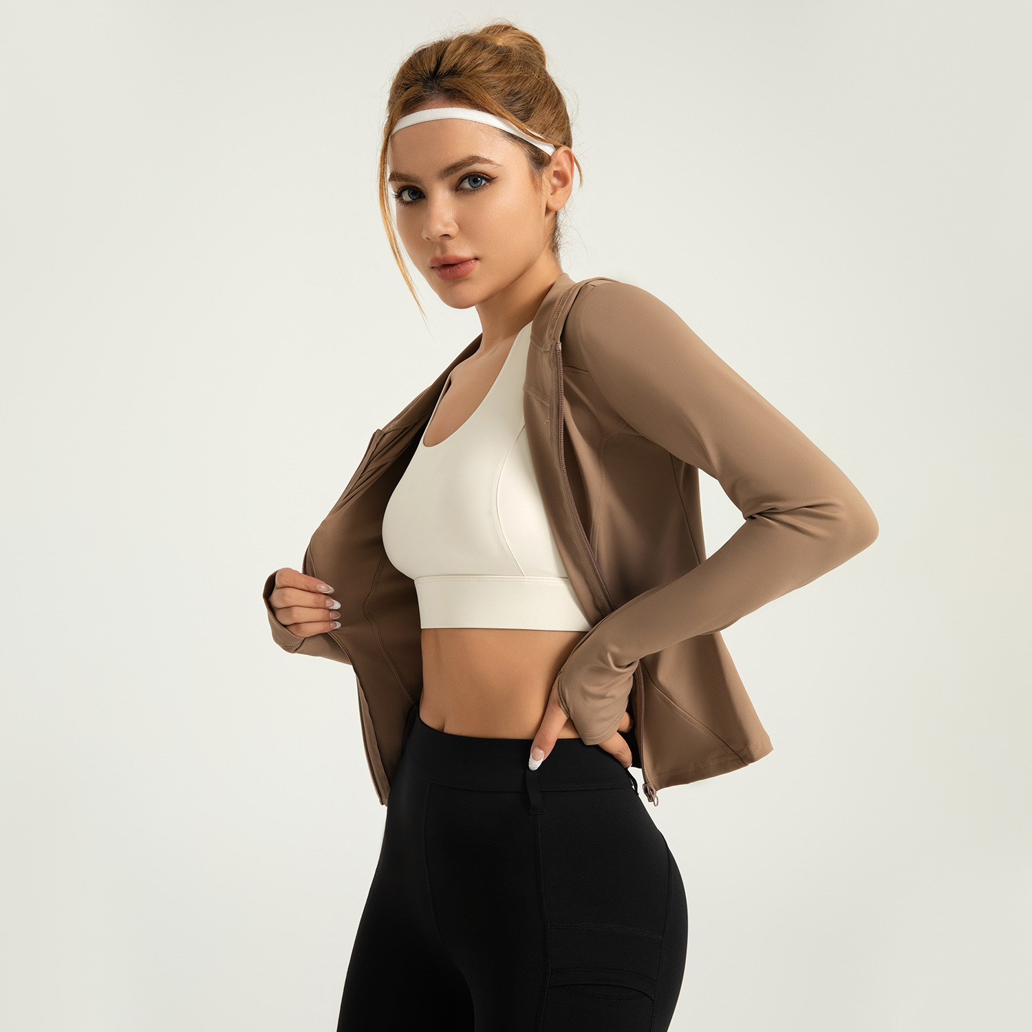 Chaqueta de yoga delgada con capucha en la zona transfronteriza, chaqueta deportiva a prueba de viento de color sólido para correr y montar