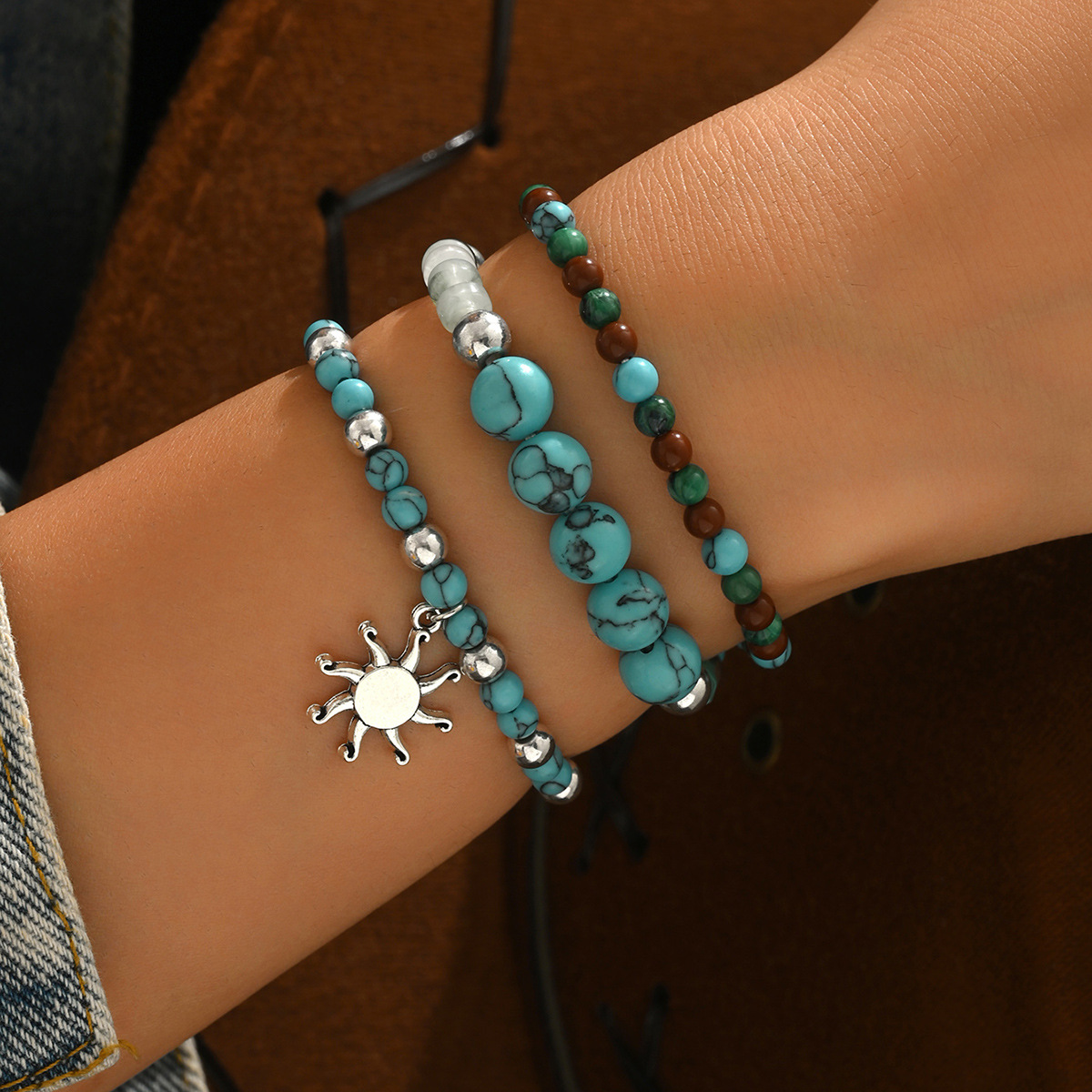 Retro ethnic turquoise elastic pendant solar-powered